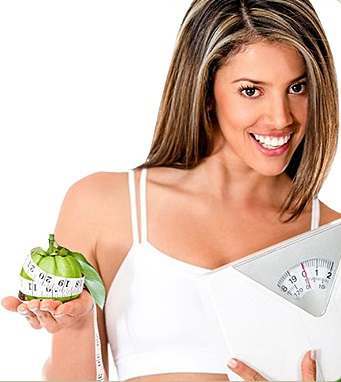 girl-holding-garcinia-and-weight-scale